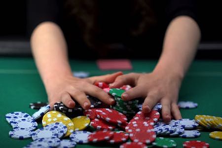  O que é conluio no pôquer e no poker? Quão comum é isso?