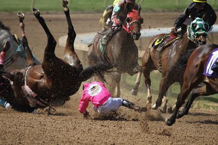  Com que frequência os jóqueis se machucam ou morrem em corridas de cavalos?