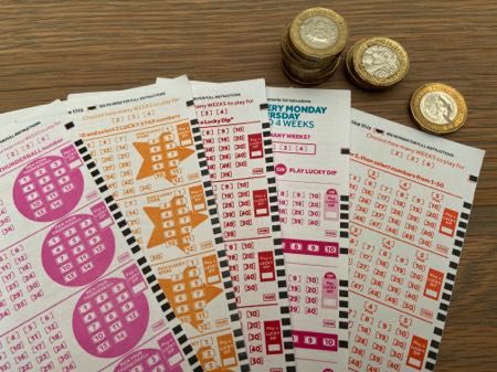  Lucky Dip x Jogar seus próprios números na loteria